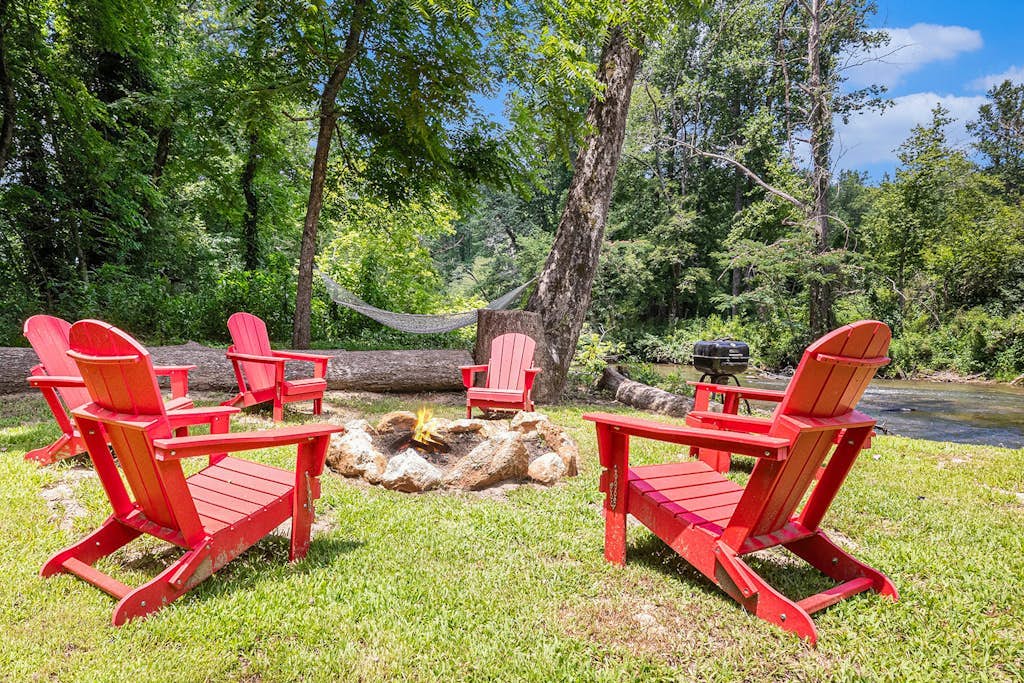 Rare easy access RV, trailer, & motorcycle parking, dog friendly cabin