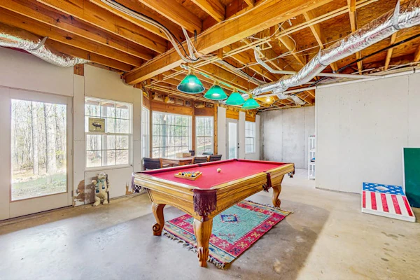 Charming family home with screened porch, game room and lake access nearby
