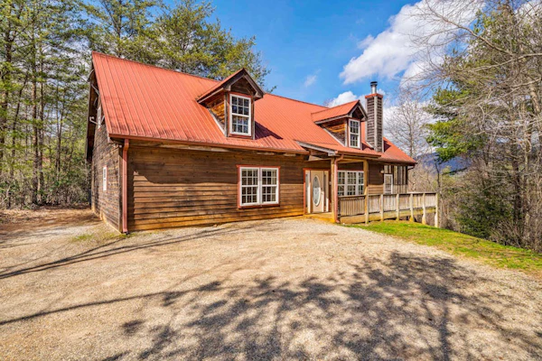 Modern Cabin with Mountain Views, Hot Tub, Pool Table, & WiFi - Dogs OK