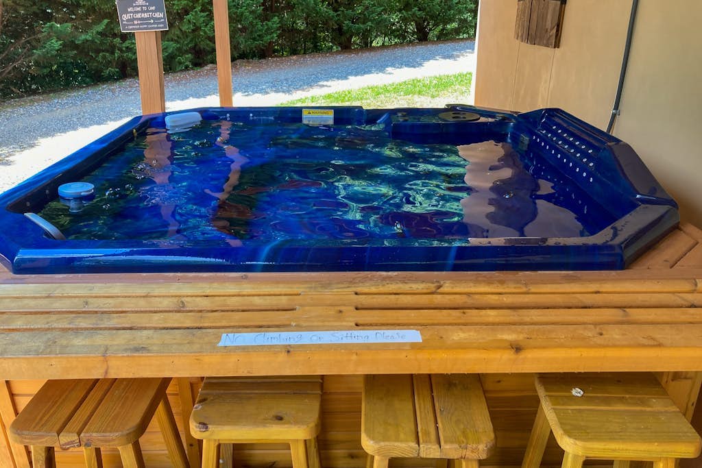 Huge mountain cabin with deck, hot tub,  WiFi, and view - dogs OK