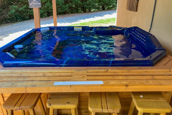 Huge mountain cabin with deck, hot tub, WiFi, and view - dogs OK