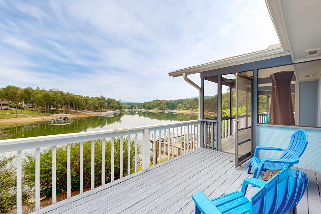 Lakefront home with dock, deck, gazebo, pool table & amazing views