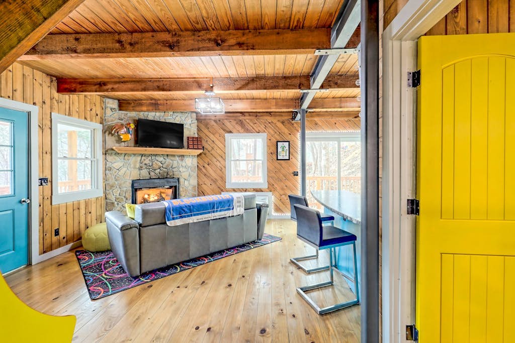 Gaming-themed cabin in Blairsville with arcade consoles & foosball