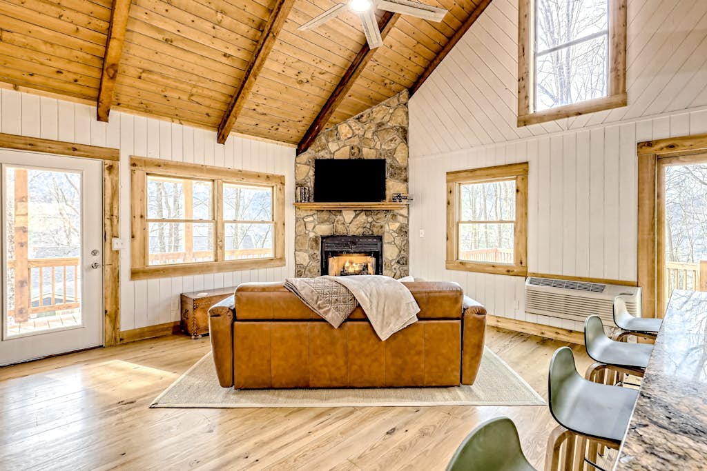 The Treehouse | Forest cabin in Blairsville with expansive deck & fireplace