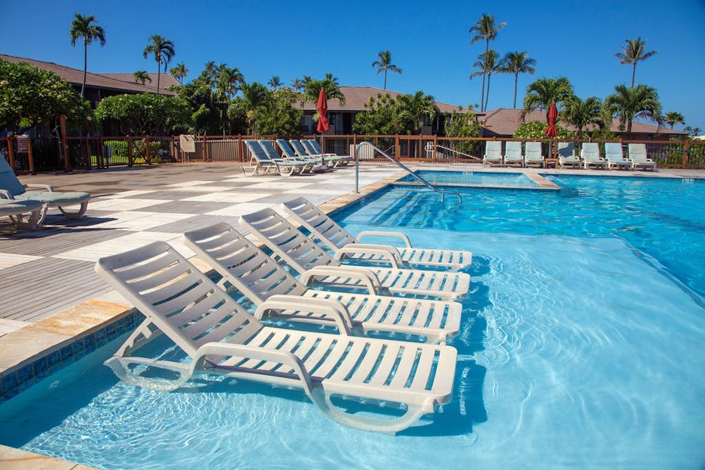 Ground Floor Condo with Shared Pools, Central AC, and High-Speed WiFi