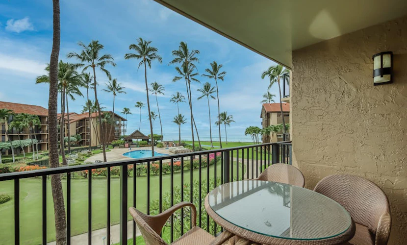 Third-floor condo w/partial ocean views/shared outdoor pool/gas grill/pool spa