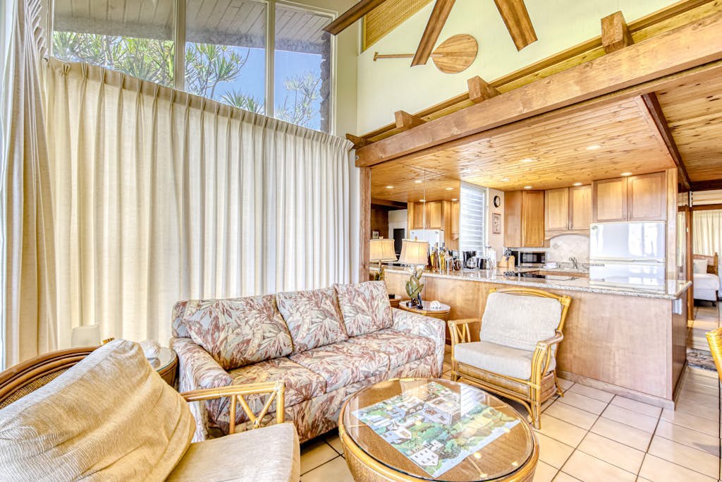 Oceanfront condo with pool, high-speed WiFi, & views of Lana'i & ocean