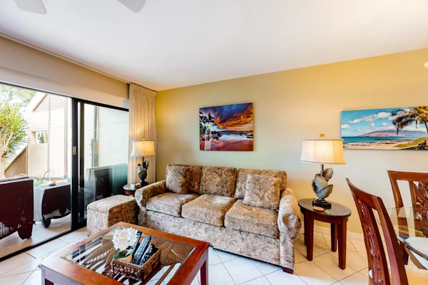 Ground-floor oceanfront with pool, hot tub & W/D - walk to beach