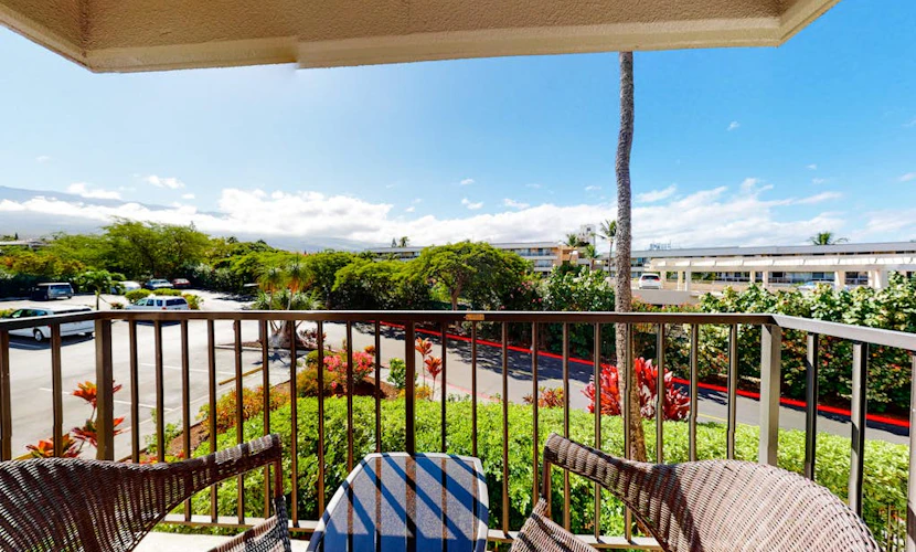 Kihei Akahi Condo w/ A/C, Pool, Private W/D, & Close to Beaches