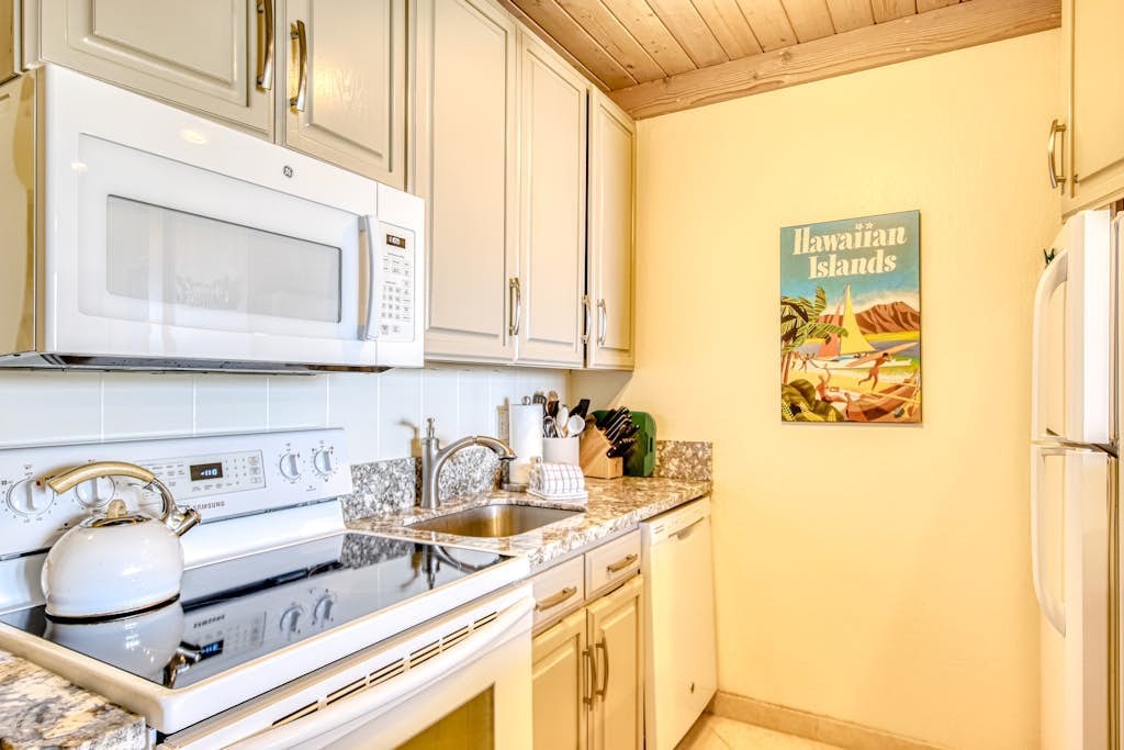 Perfect beach getaway with pool & high-speed WiFi