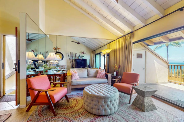 Top-floor ocean-view condo with lagoon pool, hot tub & AC - sand & waves await