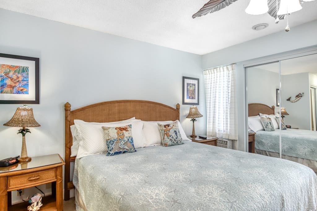 Upscale escape with pool, hot tub & grill - near beaches & water sports