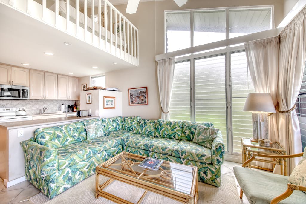 Island dwelling near the beach with pool, grills, & high-speed WiFi