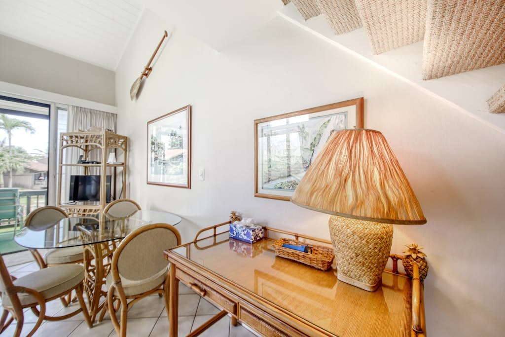 Island dwelling near the beach with pool, grills, & high-speed WiFi