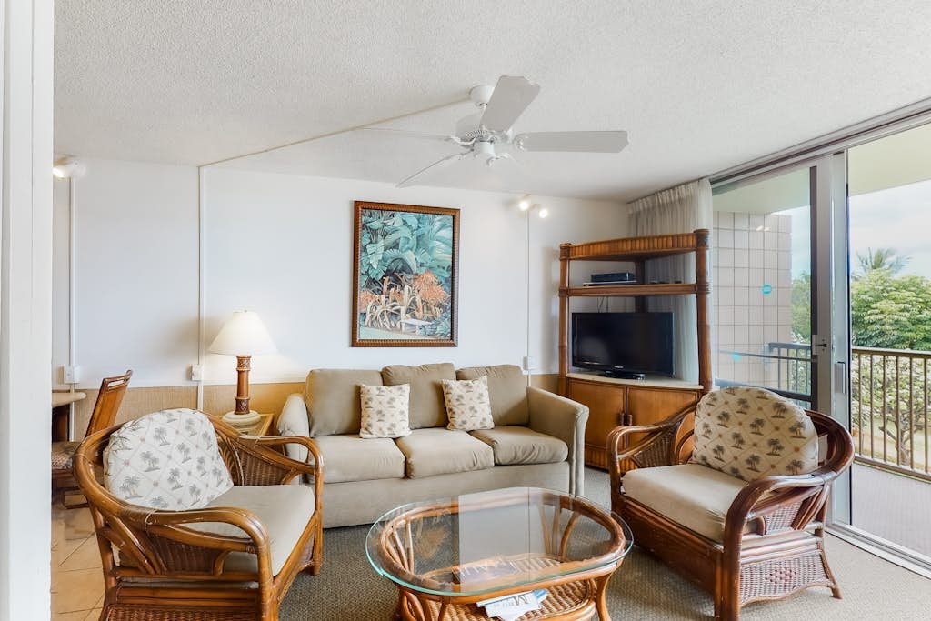 Mana Kai Maui Resort condo near beaches & waves with pool