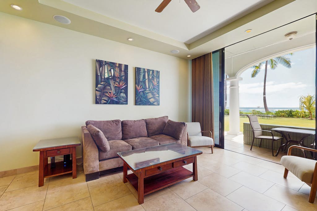 Beachfront condo with ocean-view patio, central ac, pool & beach access