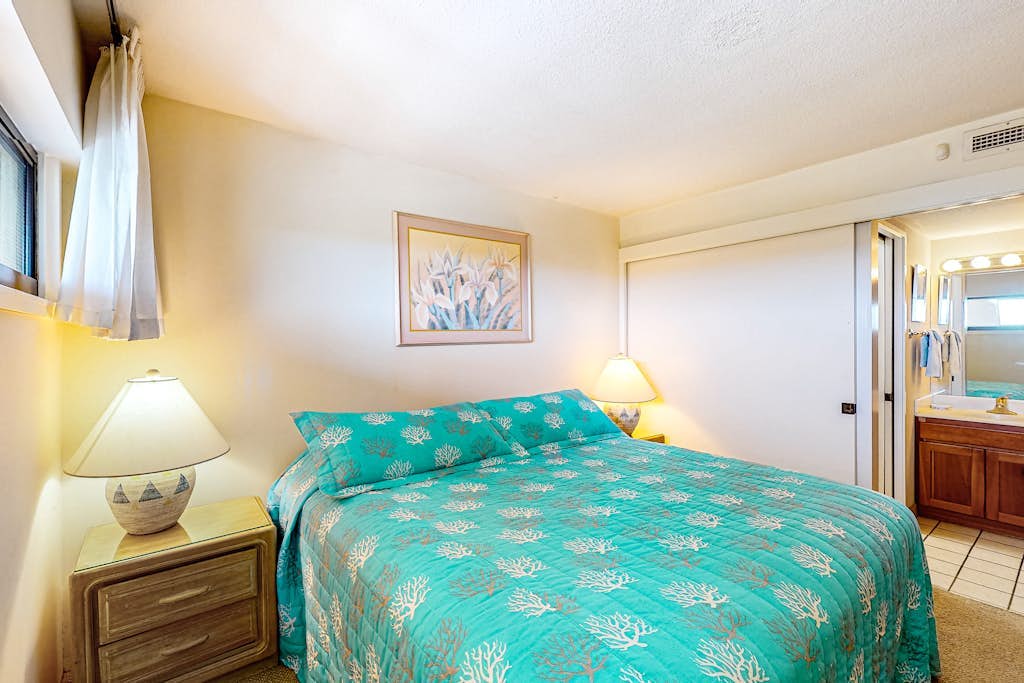 Sugar Beach Resort Condo w/ A/C, Shared Pool/Hot tub-Swim, Surf, and More