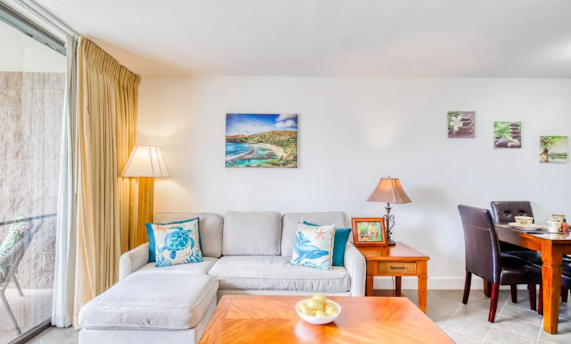 Delightful beachfront getaway with pool/hot tub, beach access, & fast WiFi