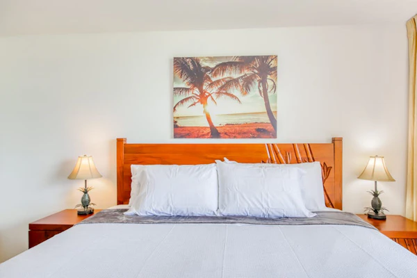 Delightful beachfront getaway with pool/hot tub, beach access, & fast WiFi