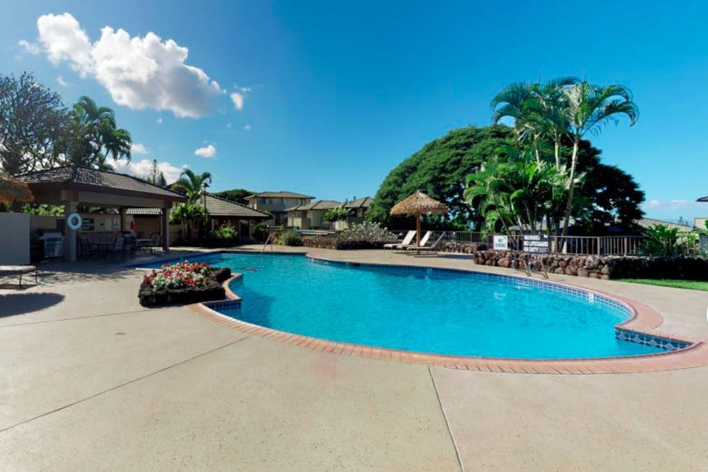 Golf Course Front Condo Near the Beach W/ Shared Pool, Balcony & WiFi