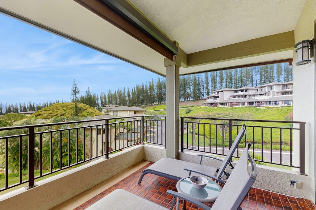 Golf Course Front Condo Near the Beach W/ Shared Pool, Balcony & WiFi