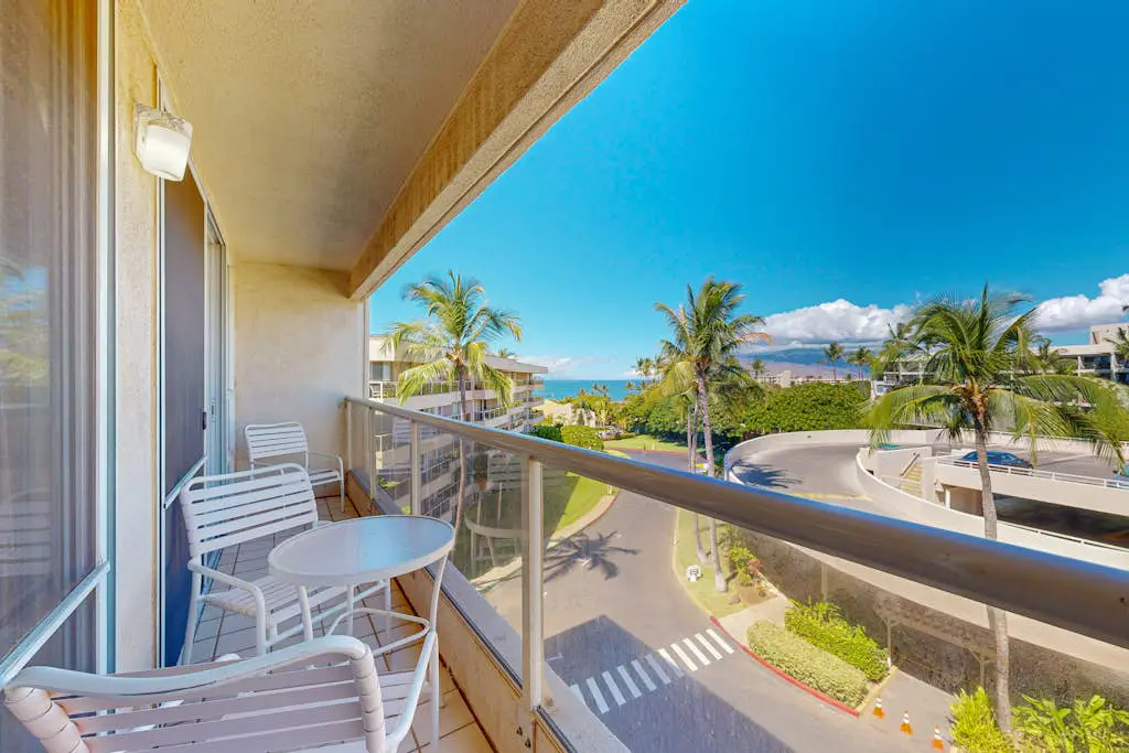 Maui Banyan H404