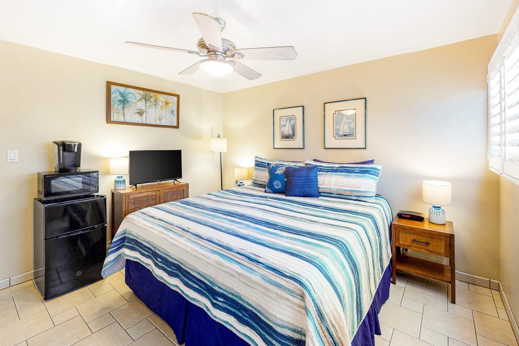 Cozy room with beach access, Haleakala sunrise view, pool & amazing location