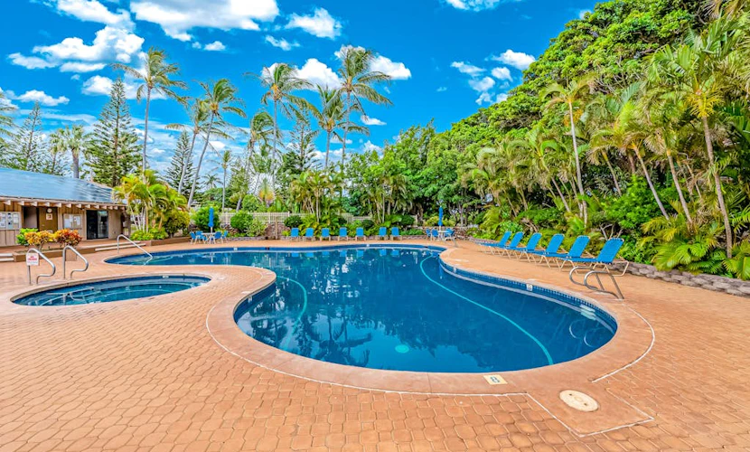 Cozy island getaway with access to pool, hot tub, & private washer/dryer