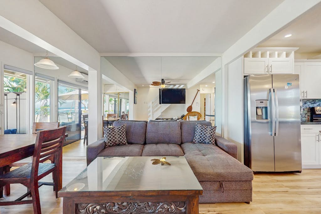 Beachside townhome with AC & 2 pools - Short walk to ocean