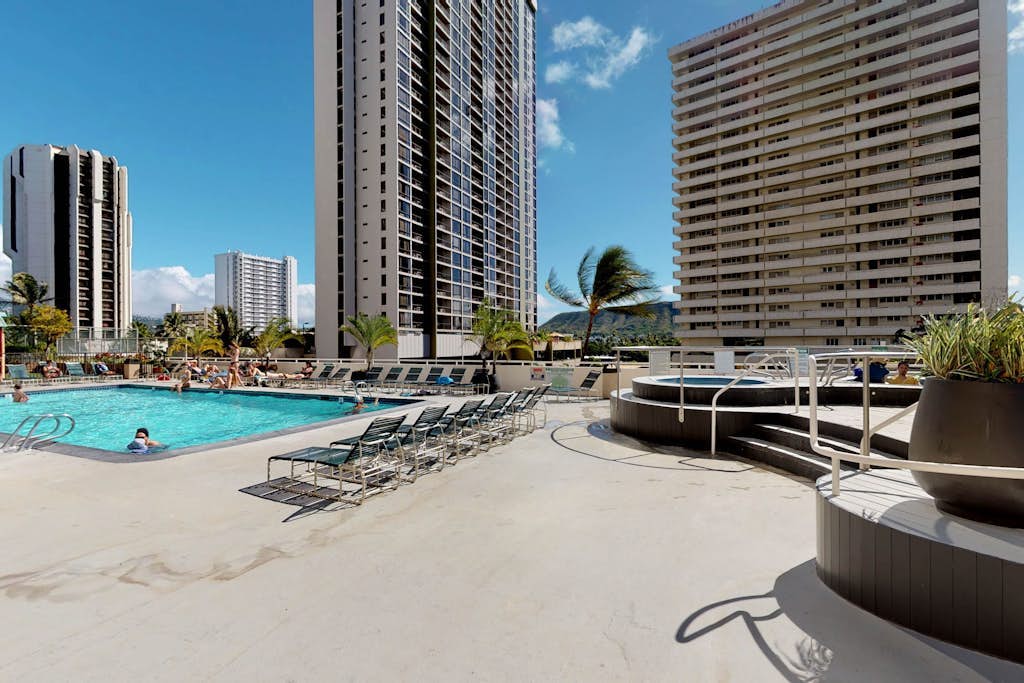 Lovely apartment with ocean views - near beach