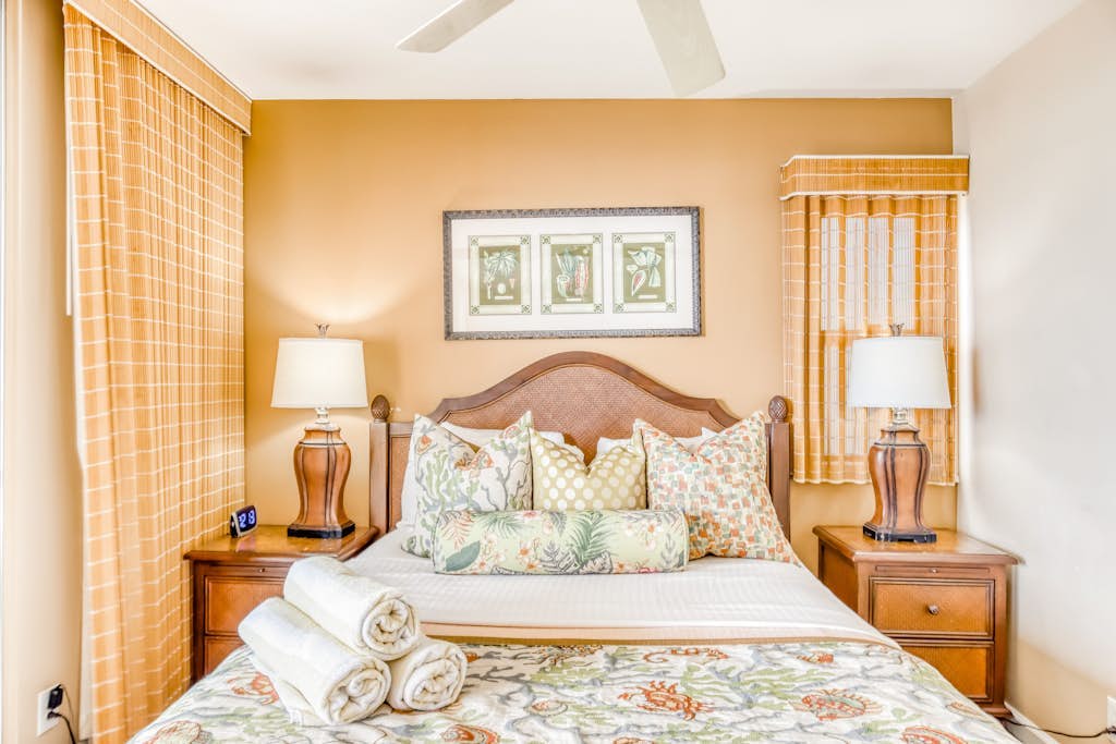 Waterfront condo with ocean views and shared pool - walk to the beach!