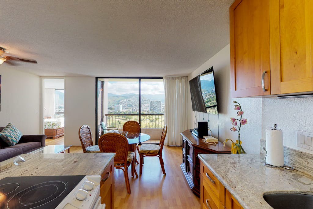 Lovely condo near golf course & beach