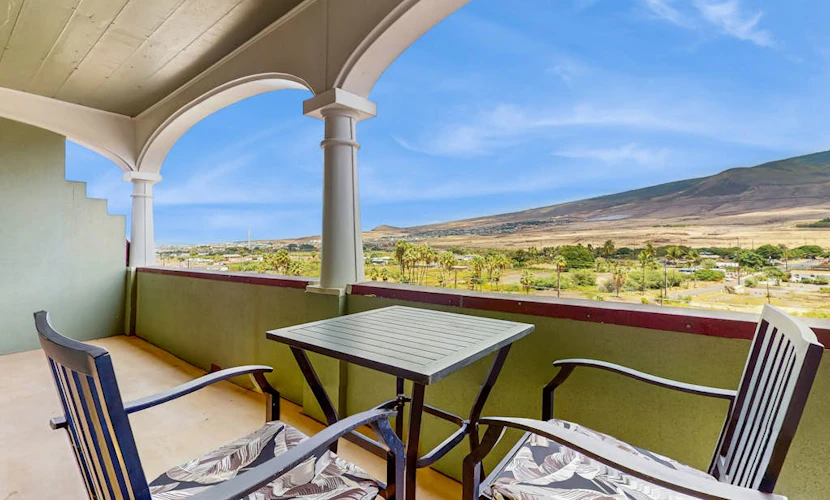 7th-floor condo with gorgeous views, beach access, fast WiFi, & full kitchen