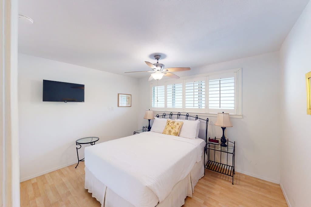 Amazing waterfront condo with ocean views, shared pool, balcony, & grill