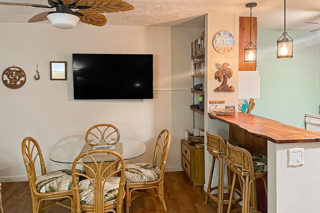 Peaceful, quiet condo with pool, private lanai, gas grill, WIFI, steps to beach