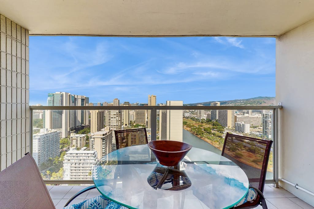 Spacious studio condo with private lanai, kitchenette, & shared pool