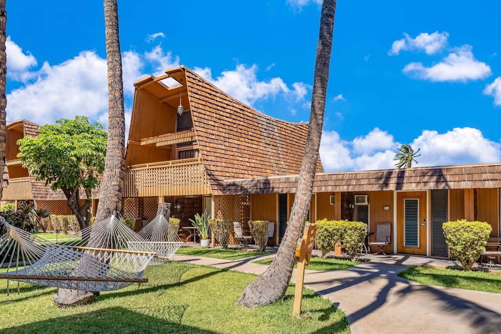 Tropical studio in oceanfront resort w/ pool, WiFi, & kitchenette - snowbirds OK