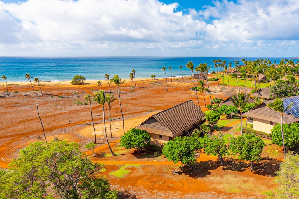 Lovely oceanfront escape near beach with lanai, pool & W/D