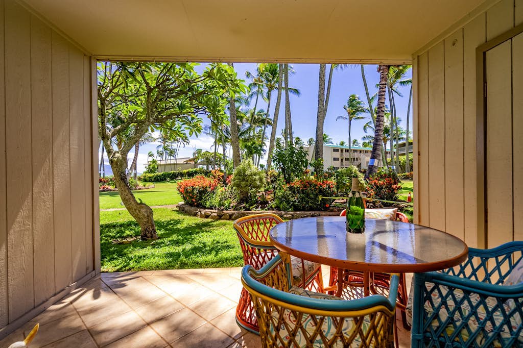 Dreamy oceanfront resort condo with pool, tennis courts, & beach access