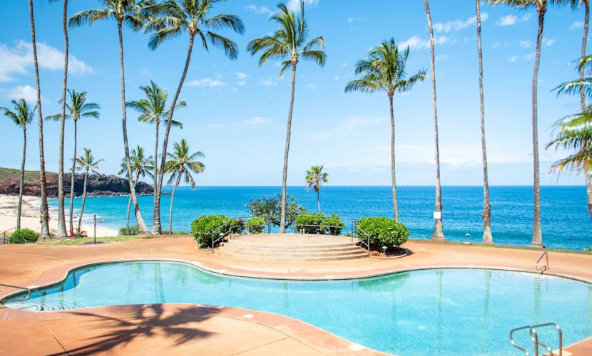Charming studio on the 1st-Floor w/ ocean view, lanai, gas grills, pool, W&D