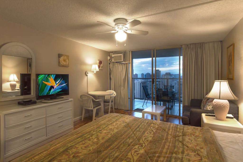 Studio with hardwood floors, ocean views - pool, hot tub, & sauna on-site