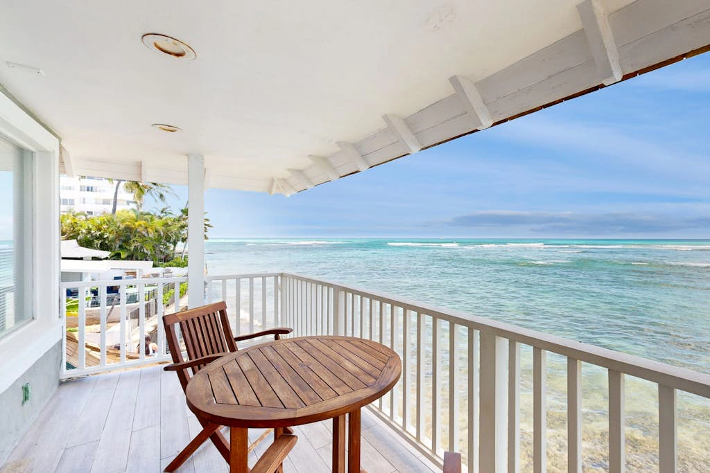 Oceanfront Kalakaua Surf & Sunsets