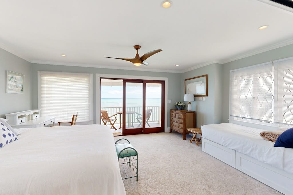 Posh, beachfront gingerbread home with 3 lanais- walk to parks, dining, tennis
