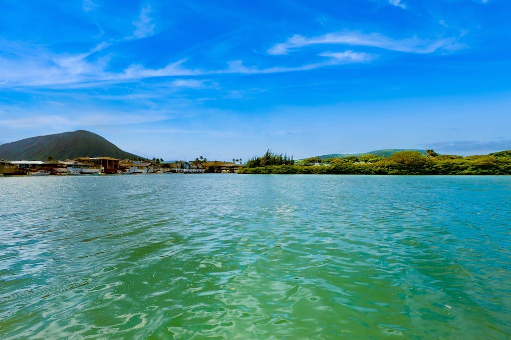 Waterfront Kuapa Isle gem with Koko Crater views & pool - by the beach