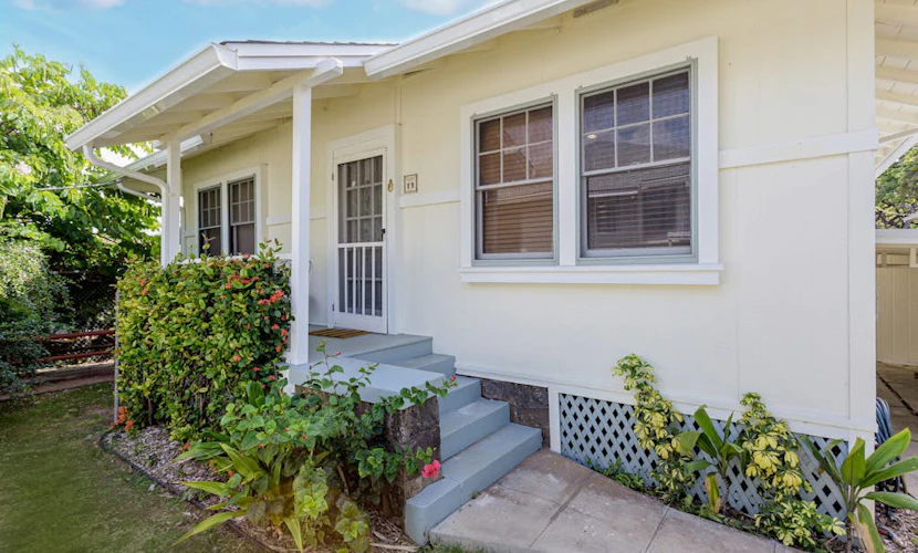 Charming cottage close to everything - walk to beach, zoo, & park
