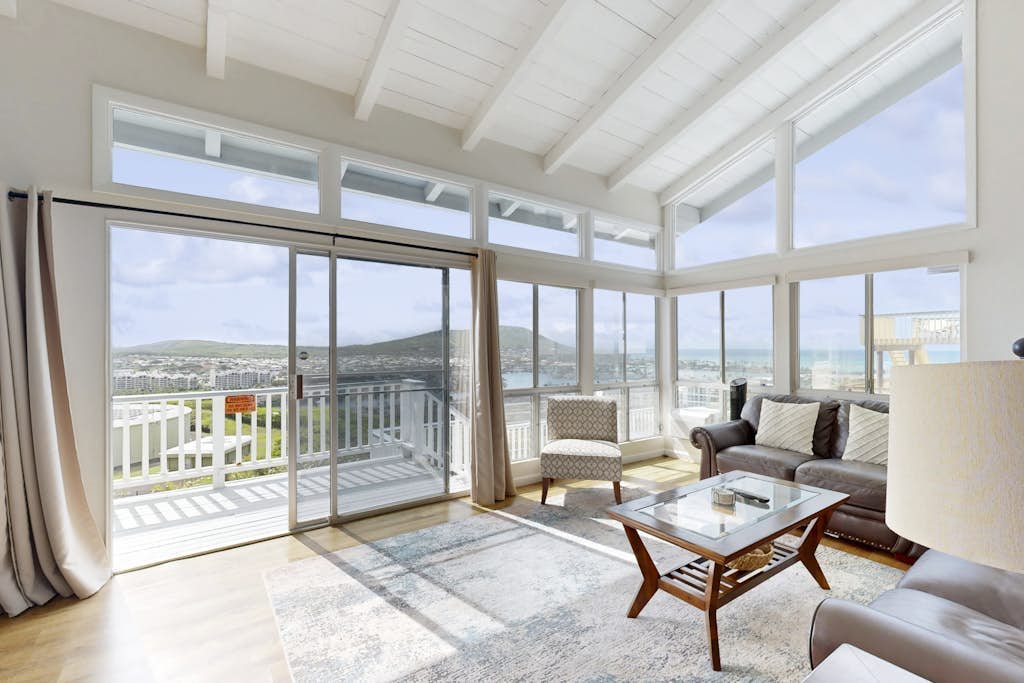 Hawaii Kai Dream with large lanai, ocean views, & a home office - near beaches