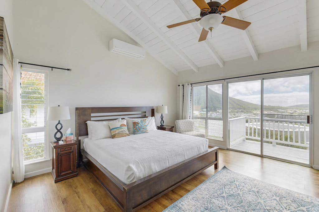 Hawaii Kai Dream with large lanai, ocean views, & a home office - near beaches