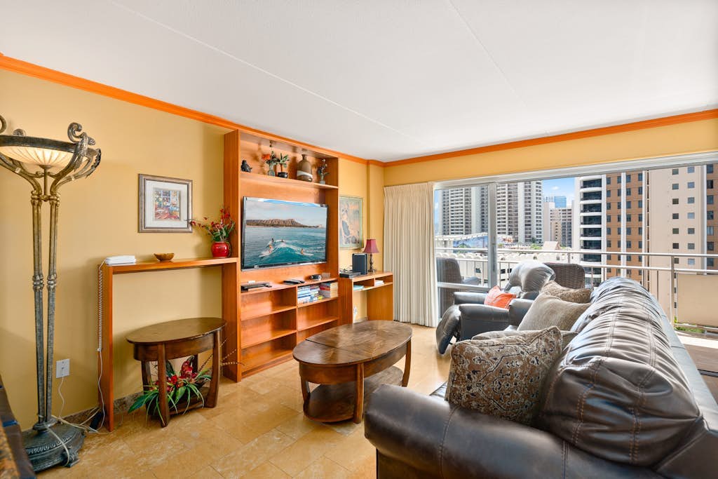 Idyllic island gem with pool, beach access, high-speed WiFi & central AC