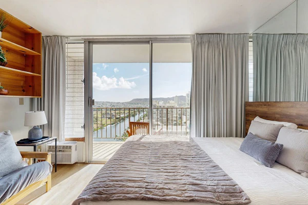 Cozy studio with lanai & water views - shared hot tub, rooftop pool and sauna