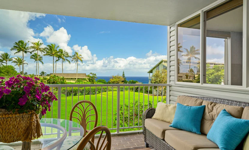 Modern oceanview condo with private lanai, shared pool, hot tubs & tennis court